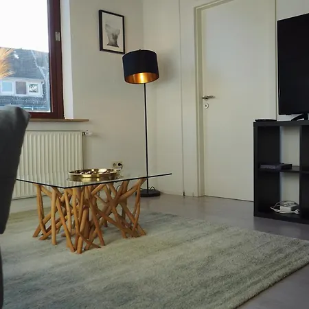 Unique: - Zentral - Kueche - Netflix *