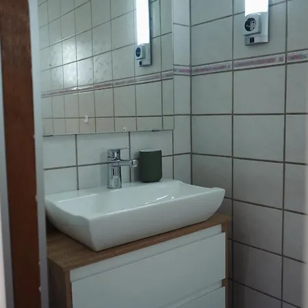 Unique: - Zentral - Kueche - Netflix * Brema