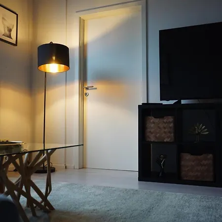 Unique: - Zentral - Kueche - Netflix *