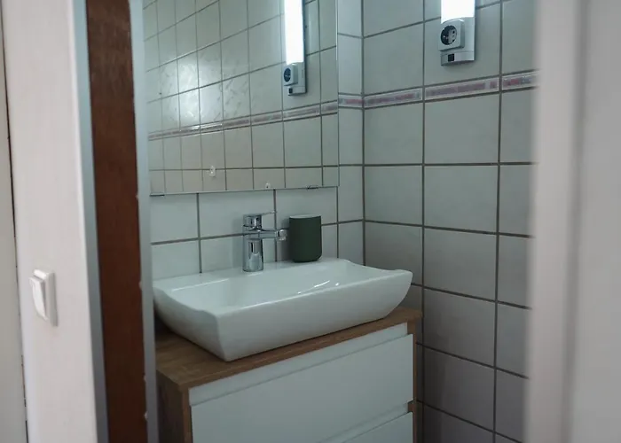 Unique: - Zentral - Kueche - Netflix * Brémy