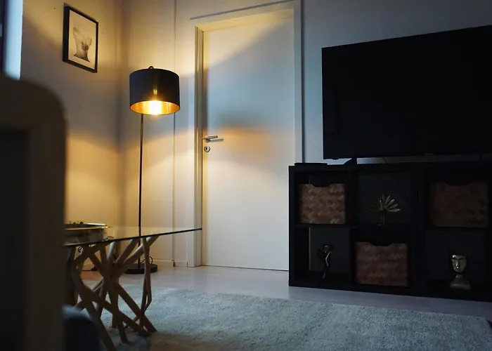 Unique: - Zentral - Kueche - Netflix *