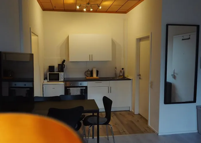 Unique: - Zentral - Kueche - Netflix * Brémy